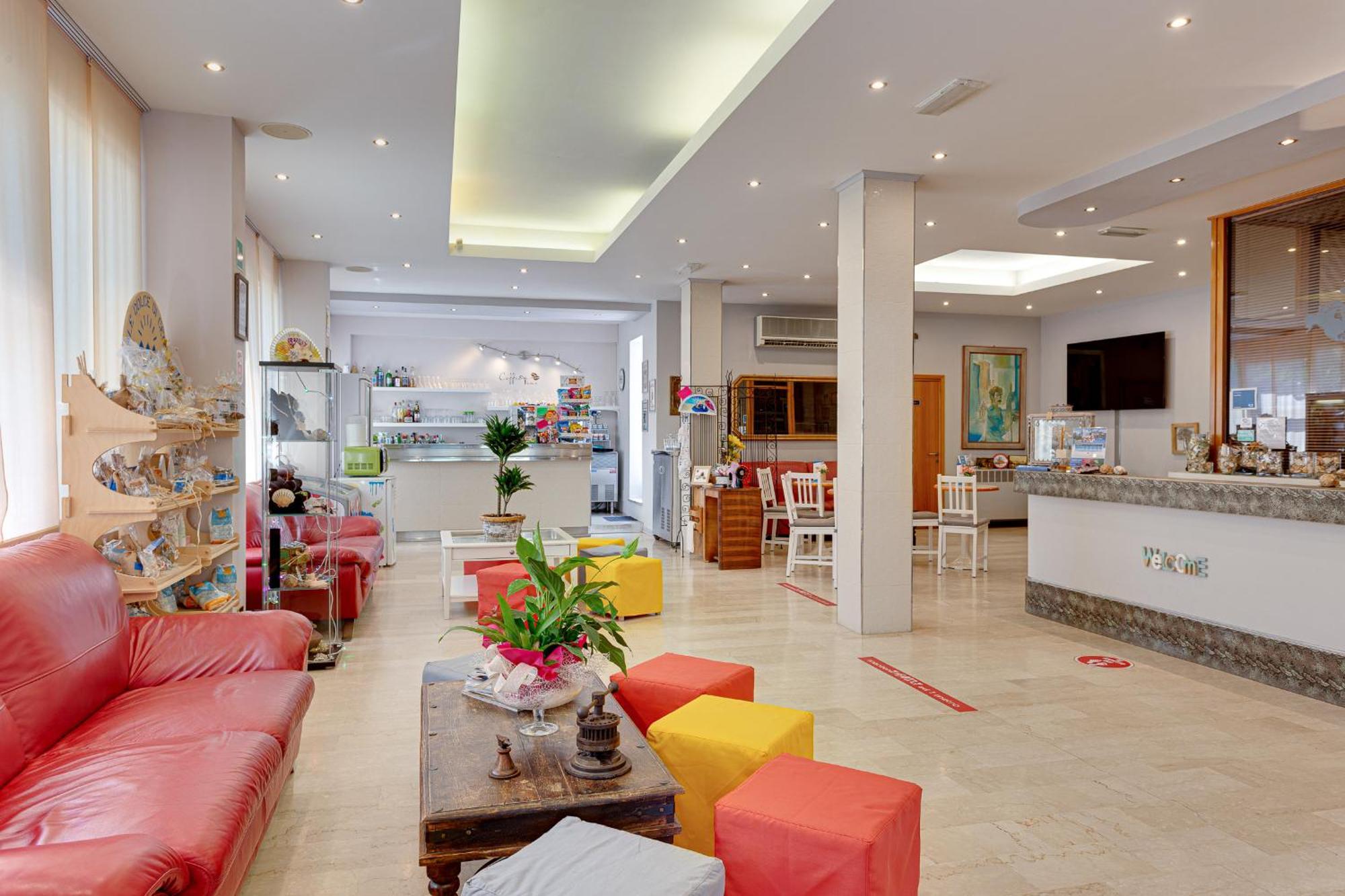 Hotel Kiss Cesenatico Buitenkant foto